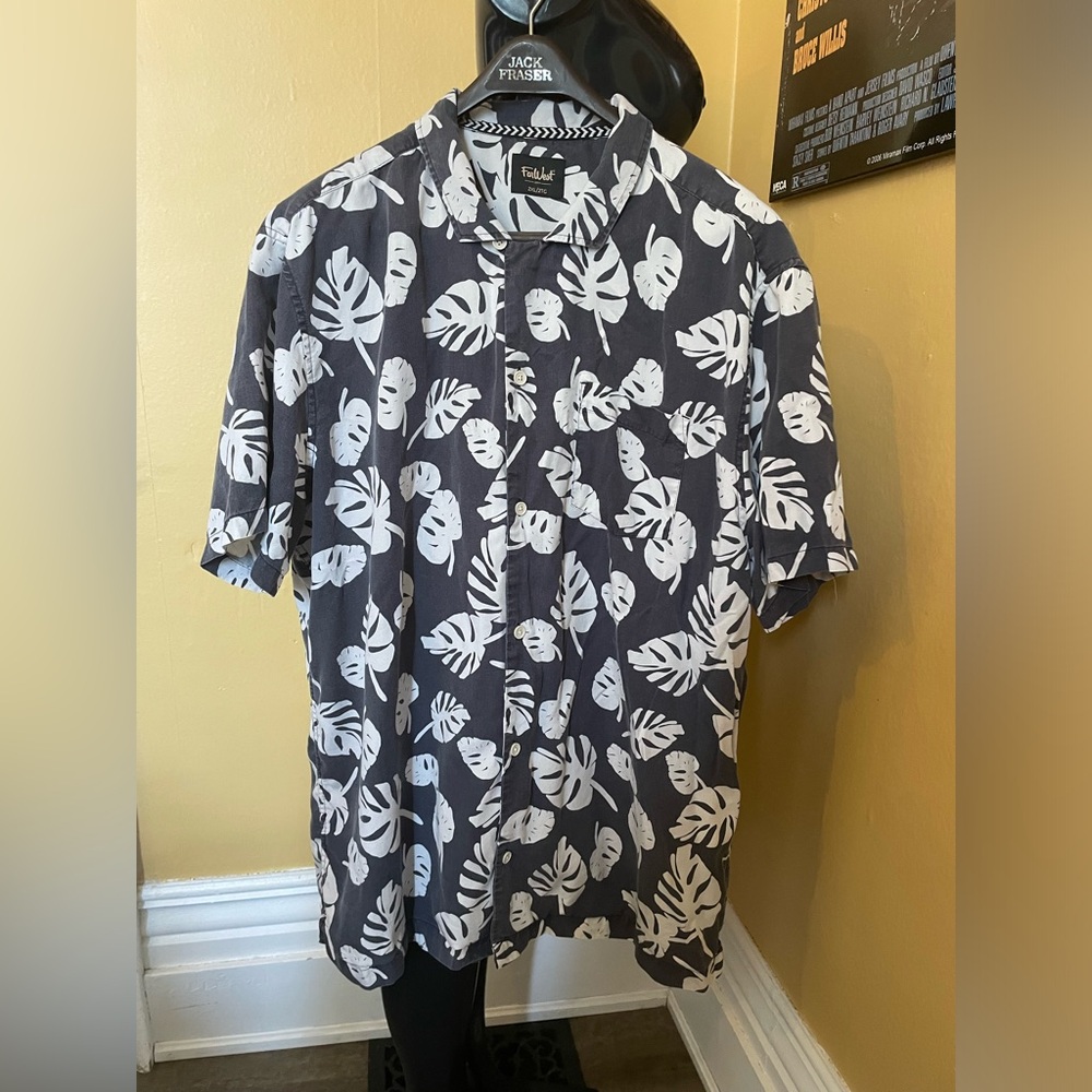 Faherty Navy & White Leaf Print Short Sleeve Shirt